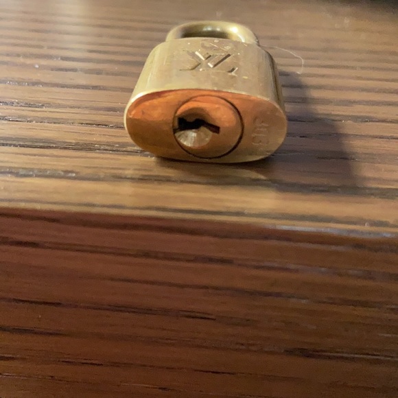 Louis Vuitton lock 🔒 - Picture 5 of 7